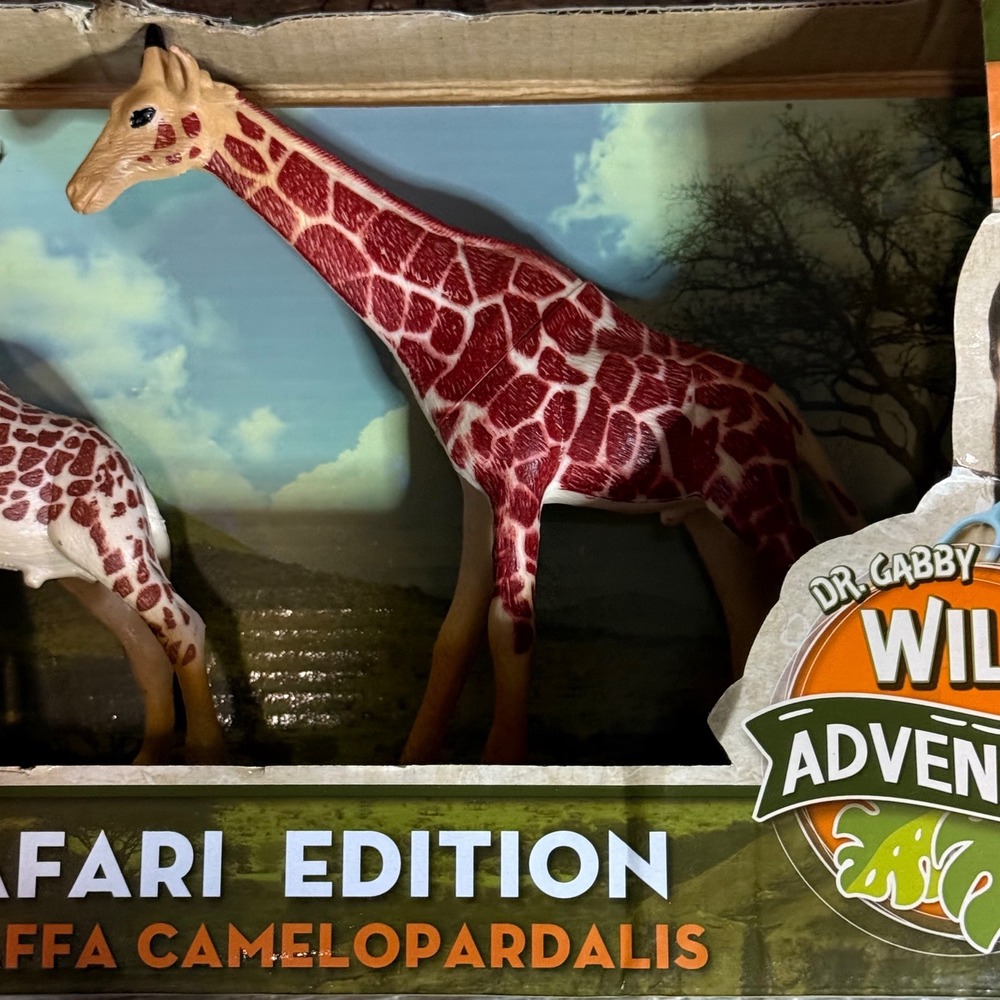 Dr. Gabby Wild Adventure‎ Giraffe Camelopardalis Safari Edition 2-Piece Set - Picture 2 of 5